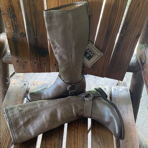 Frye Shoes - Women’s size 6 1/2 adorable boots Frye Shoes - Women’s size 6 1/2 adorable boots